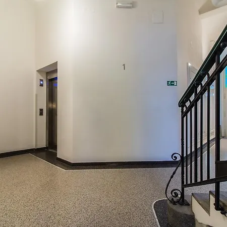 Duplex Design In Karlin By Easybnb Apartamento Praga
