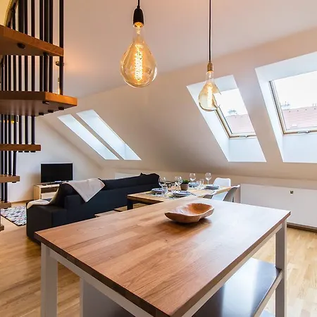 Apartamento Duplex Design In Karlin By Easybnb Praga